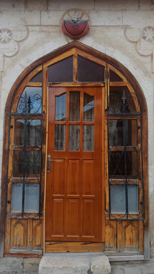 Ahşap kapı.