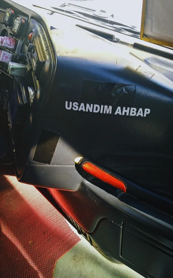 Kabinde bir yazı: “Usandım ahbap.” Bazen bir araç da kendini anlatır.