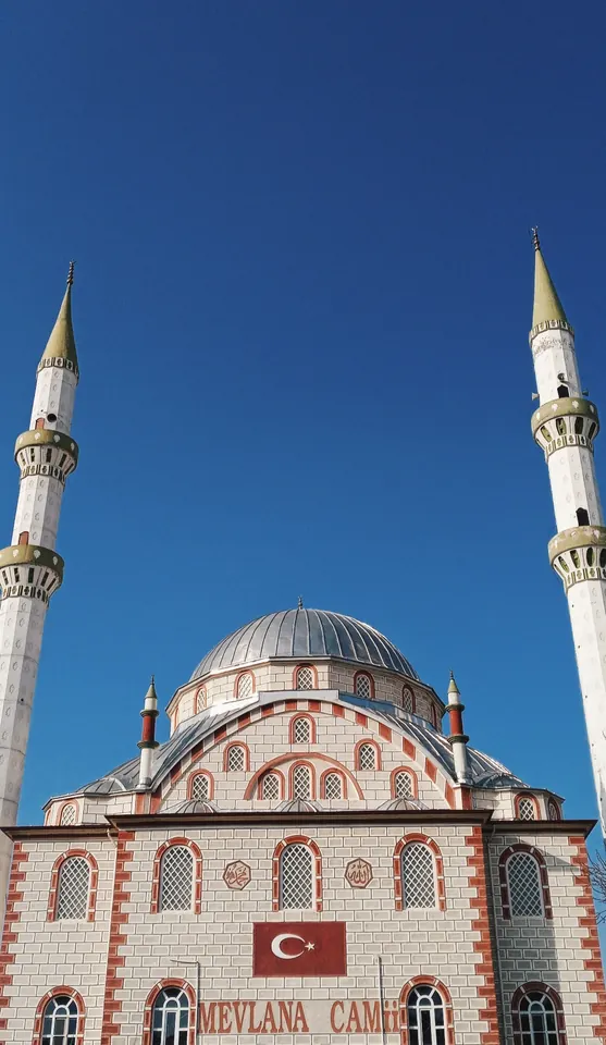 Mevlana Camii.