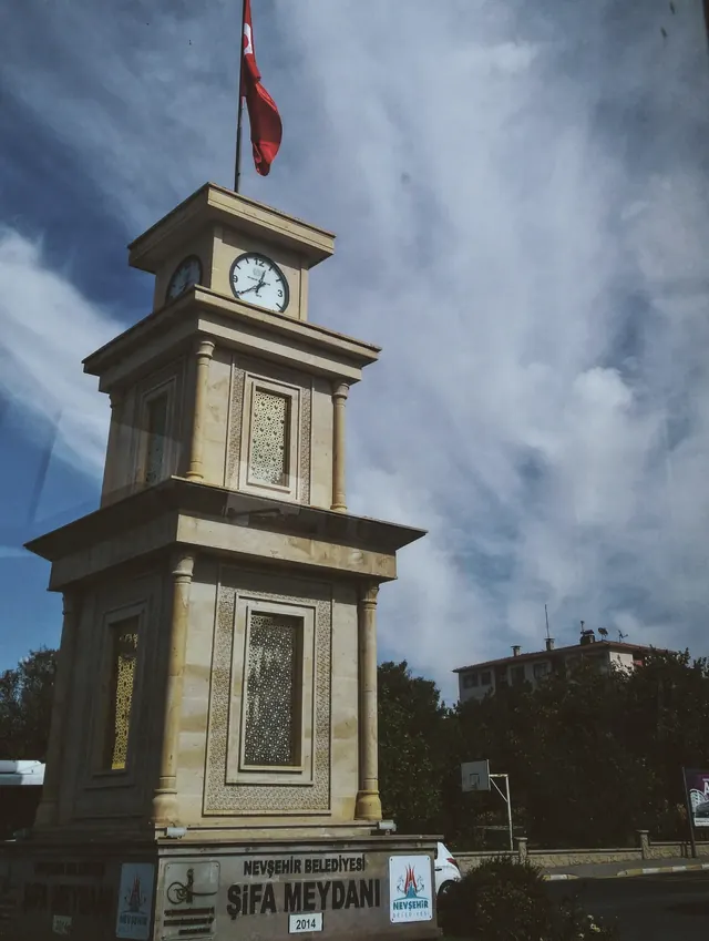 Nevşehir, Şifa Meydanı'ndaki saat kulesi.